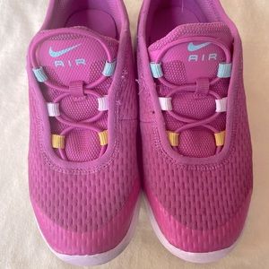 Nike Air Max Motion 2 Girls Size 12 - Pink